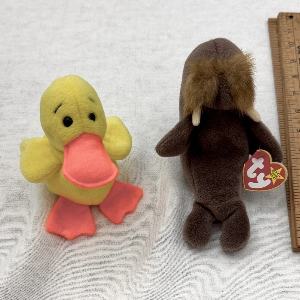 Ty Beanie Babies Yellow 1993 Quackers and 1996 Brown Jolly walrus Plush. (Mlb)
